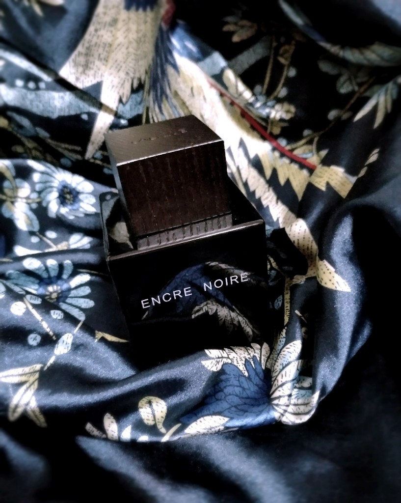 莱俪 墨恋 lalique encre noire, 2006 的香水细节图