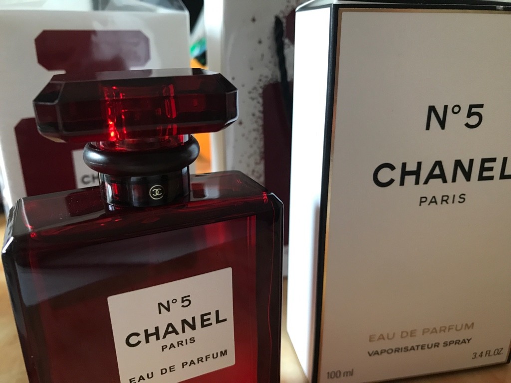 相册香奈儿5号edp圣诞限量版chanel No 5 Eau De Parfum Red Edition 18 香水时代