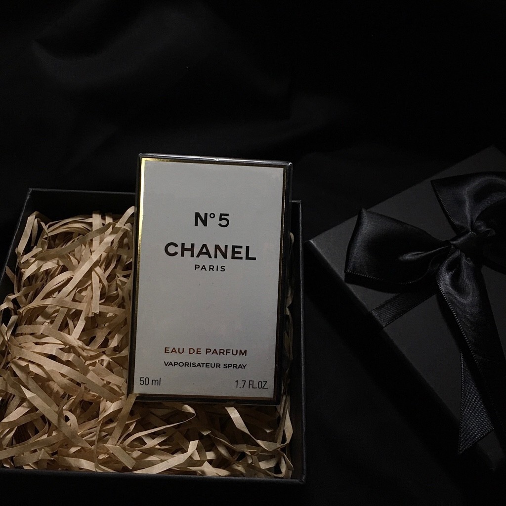 Chanel 香水新突破：推出2021毫升特大版五号香水、历时两年打造“生物基”香水瓶盖 - C2CC传媒