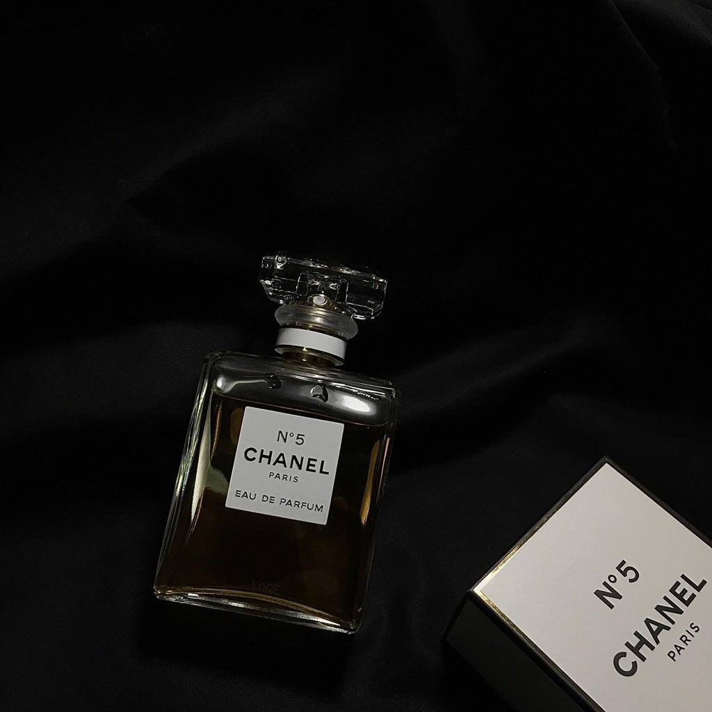 相册 香奈儿 五号之水圣诞限量版 Chanel No 5 L'Eau Red Edition, 2018_香水时代